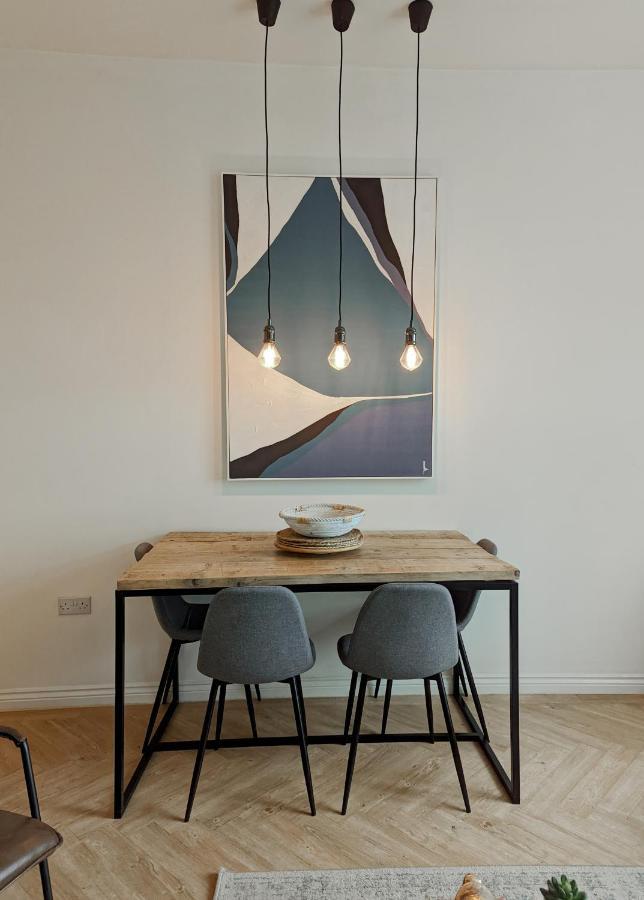 Spacious, Mid-Century 1 Bedroom Apartment Quedgeley Eksteriør bilde