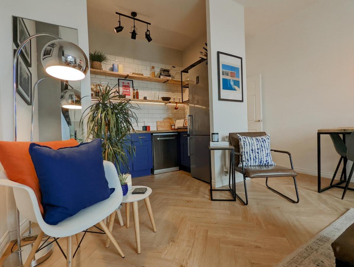 Spacious, Mid-Century 1 Bedroom Apartment Quedgeley Eksteriør bilde