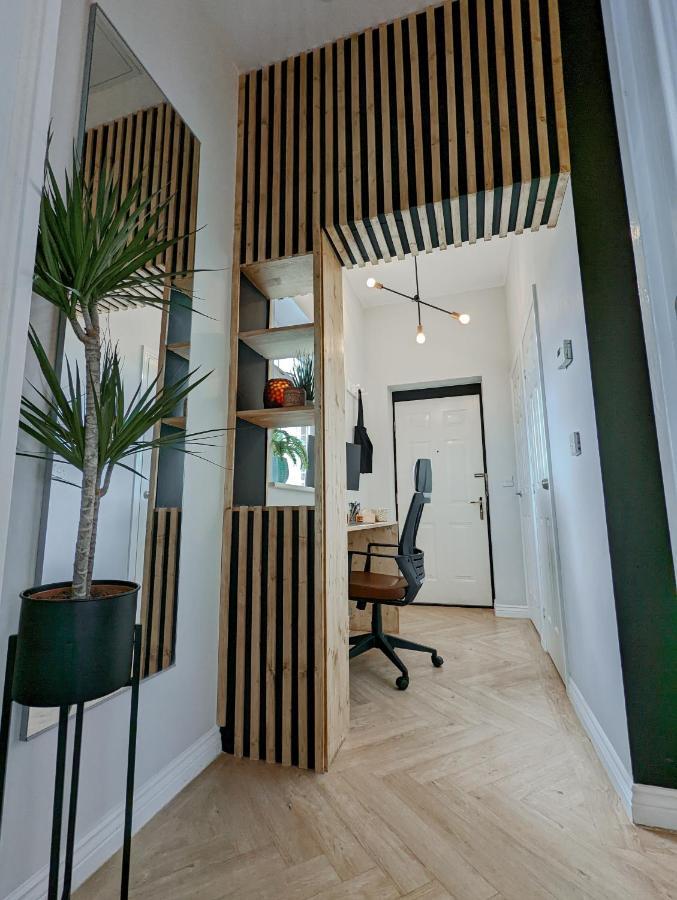 Spacious, Mid-Century 1 Bedroom Apartment Quedgeley Eksteriør bilde